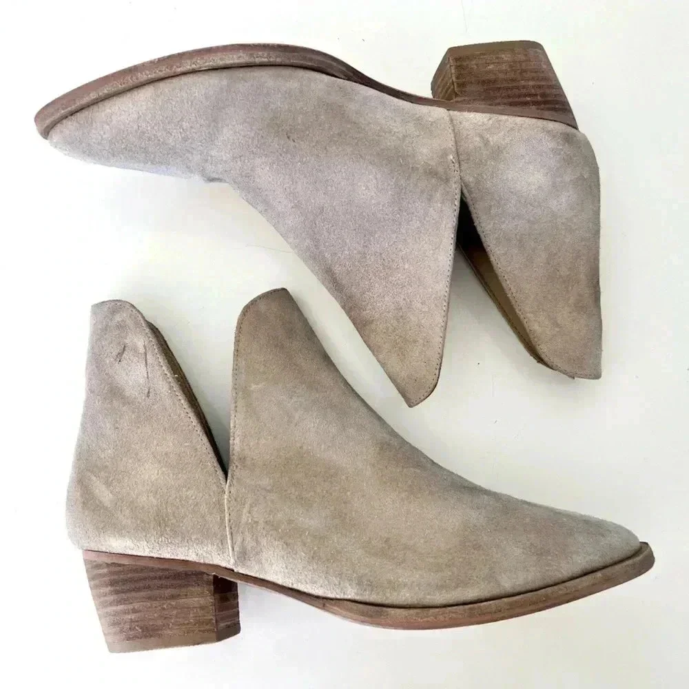 Free People Charm Double V‎ Tan Suede Ankle Boots Size 39.5